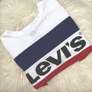 Levi’s color block logo cropped tee.